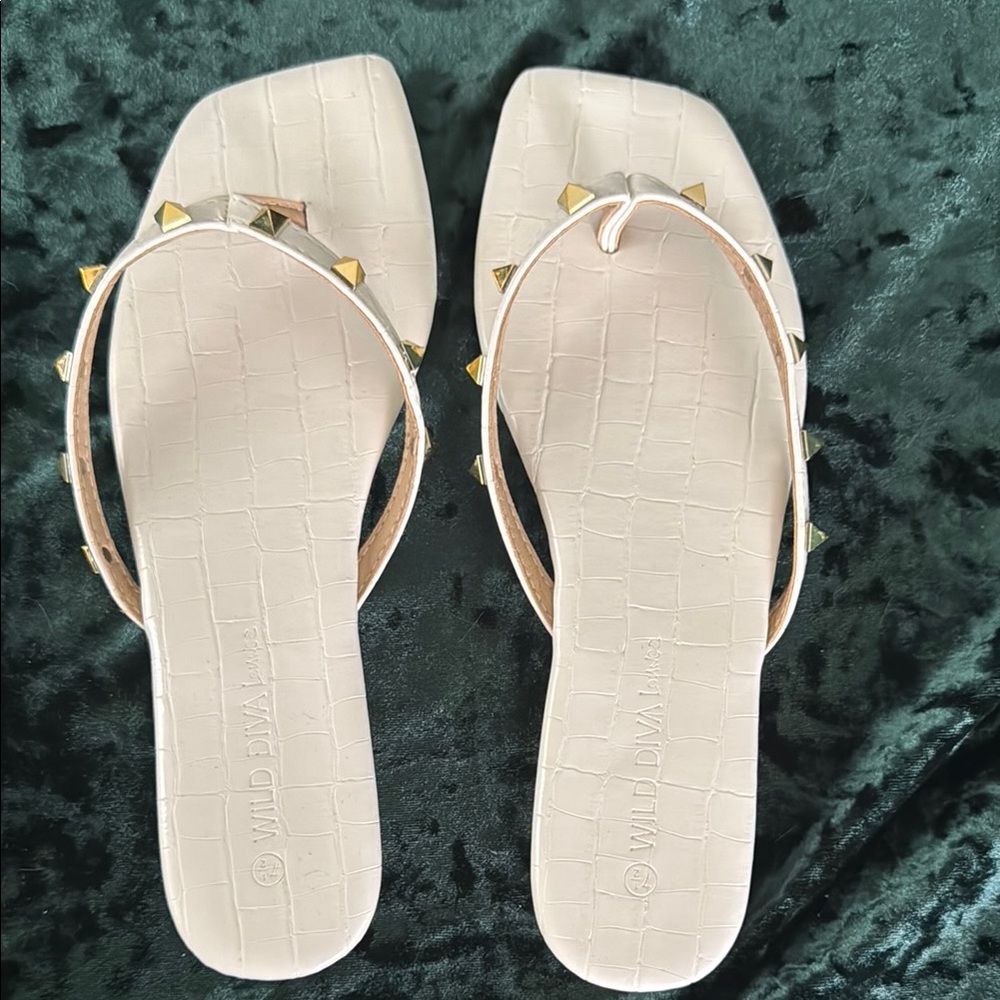 WILD DIVA Lounge Cream and Gold Sandals with Cushioned Sole